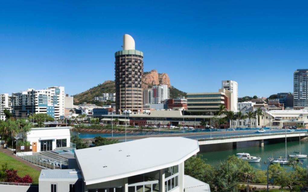 Grand Hotel And Apartments Townsville Extérieur photo